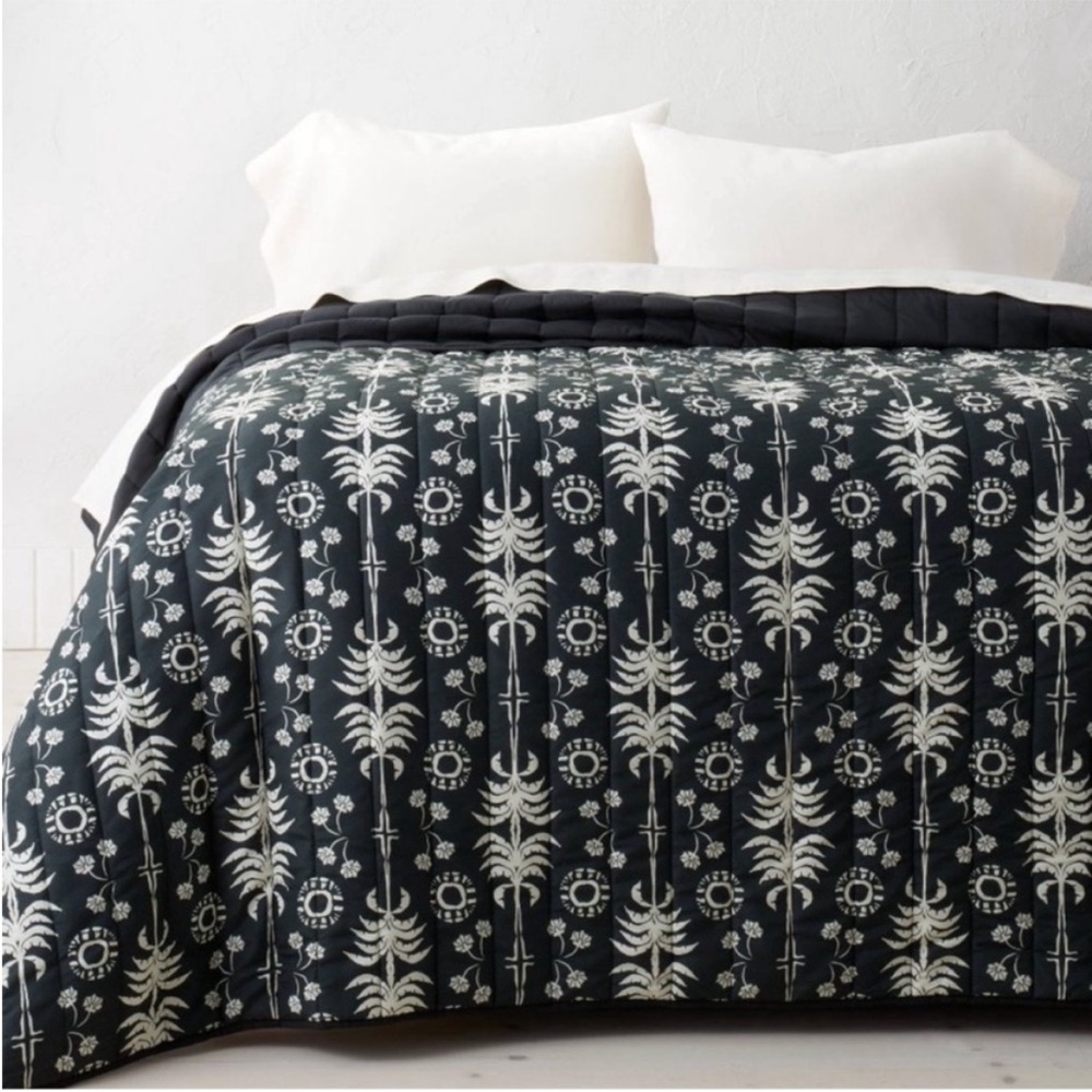 Opalhouse Jungalow King Palm Frond Printed Quilt ,  104” x 92”, Price is Firm